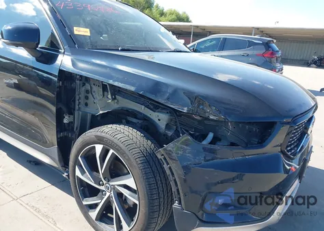 2019 Volvo Xc40 T4 R-Design z USA, uszkodzony, nr VIN YV4AC2HM0K2057933